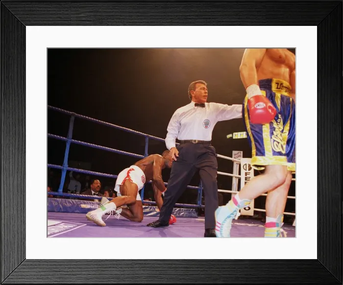 Framed Print : Herbie Hide being knocking out by Vitali klitschko and losing his WBO world heavyweight Framed Print : Herbie Hide being knocking out by Vitali klitschko and losing his WBO world heavyweight