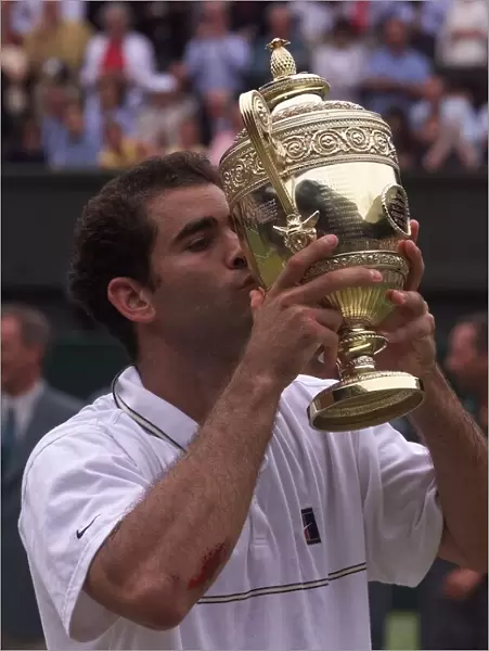 Pete Sampras kisses trophy after victory at Wimbledon 1999 after beating Andre Agassi in