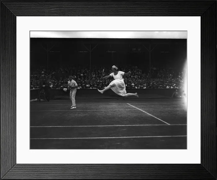 Framed Print : Mlle Suzanne Lenglen and G L Patterson in the mixed doubles at the Tennis Championships