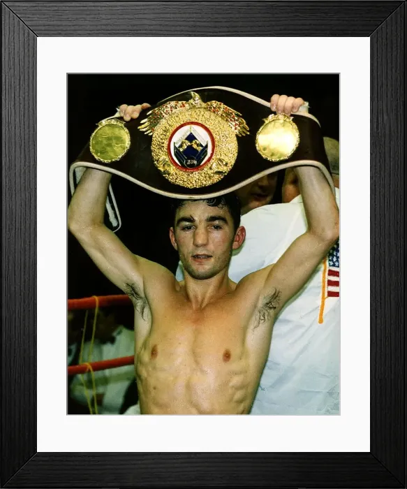 Framed Print : Paul Weir wins mini flyweight World Champion 1992 after beating Lindi Memani Framed Print : Paul Weir wins mini flyweight World Champion 1992 after beating Lindi Memani