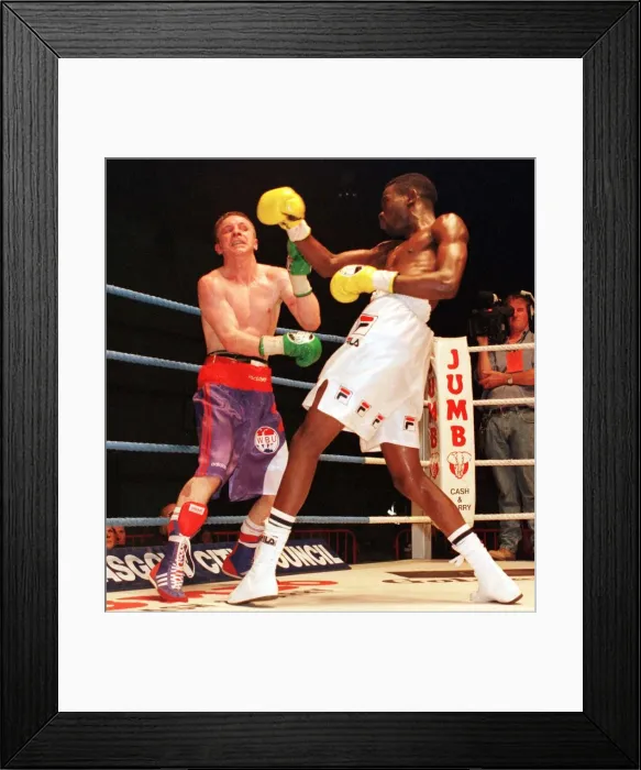 Framed Print : Cassius Baloyi lands a right on Brian Carr June 1999 Framed Print : Cassius Baloyi lands a right on Brian Carr June 1999