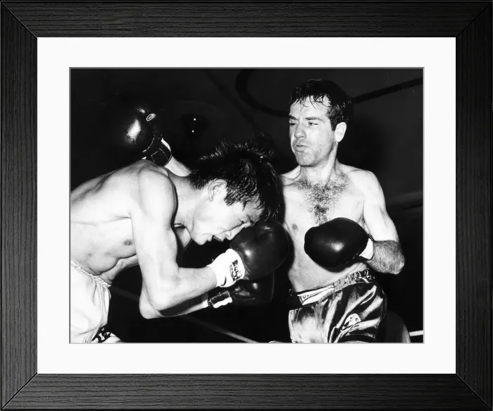 Framed Print : Walter McGowan beats Osamu Miyashita in London 1967 Framed Print : Walter McGowan beats Osamu Miyashita in London 1967