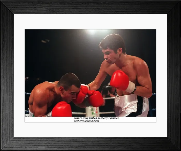 Framed Print : Daniel Jiminez of Puerto Rico and Drew Docherty of Scotland in action during their WBO