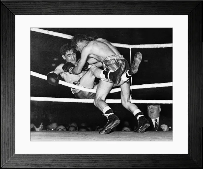 Framed Print : Malcolm McLeod and Frankie Jones Boxing Framed Print : Malcolm McLeod and Frankie Jones Boxing