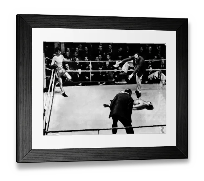 Framed Print : Boxer Benny Lynch in ring with fallen opponent who is being counted out