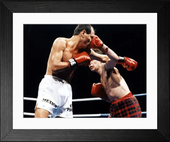 Framed Print : Pat Clinton boxer punches Isidro Perez on the nose at the Kelvin Hall world title fight Framed Print : Pat Clinton boxer punches Isidro Perez on the nose at the Kelvin Hall world title fight