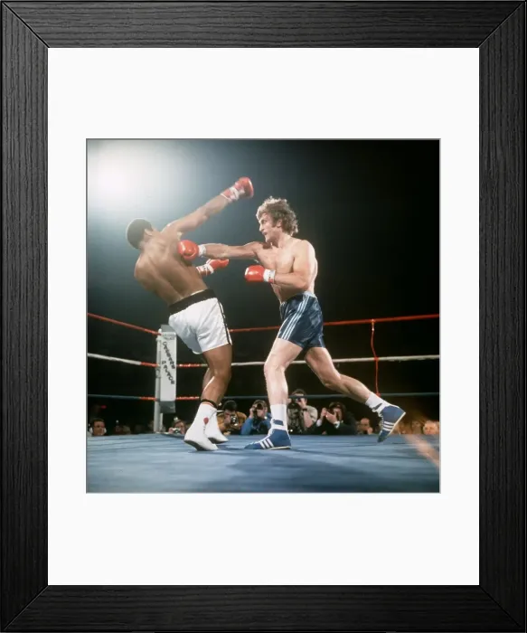 Framed Print : Muhammad Ali (Cassius Clay) v Joe Bugner. 30th June 1975. Kuala Lumpur, Malaysia