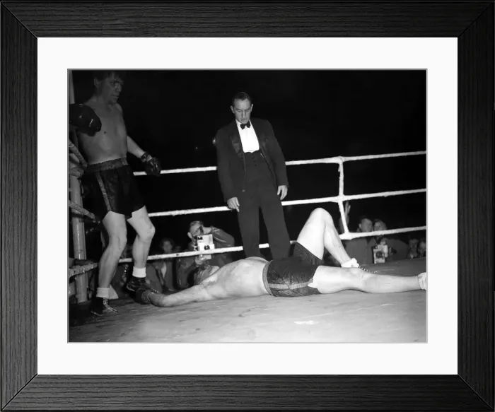 Framed Print : Tommy Farr looks down on his opponent Jan Klein when they met 27 / 9 / 1950 Framed Print : Tommy Farr looks down on his opponent Jan Klein when they met 27 / 9 / 1950