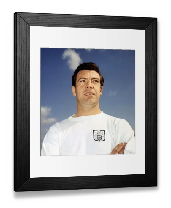 Framed Print : Fulham footballer Johhny Haynes April 1964 Framed Print : Fulham footballer Johhny Haynes April 1964