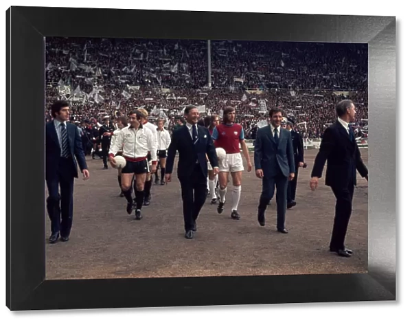 FA Cup Final West Ham v Fulham May 1975 The teams walk on to the pitch at the start