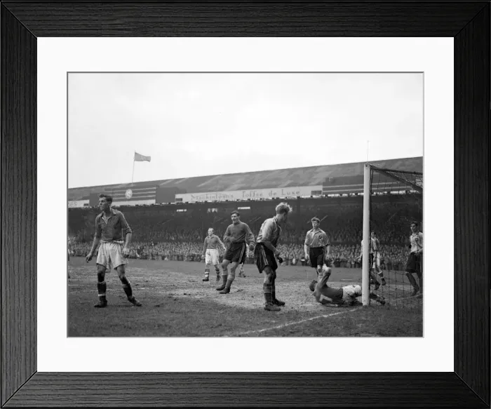 Framed Print : FA Cup Third Round match at Carrow Road. Norwich City 3 v Liverpool 1 Framed Print : FA Cup Third Round match at Carrow Road. Norwich City 3 v Liverpool 1