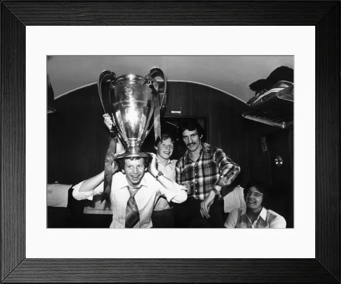 Framed Print : Liverpool FC player David Fairclough with the European cup on his head on the train Framed Print : Liverpool FC player David Fairclough with the European cup on his head on the train