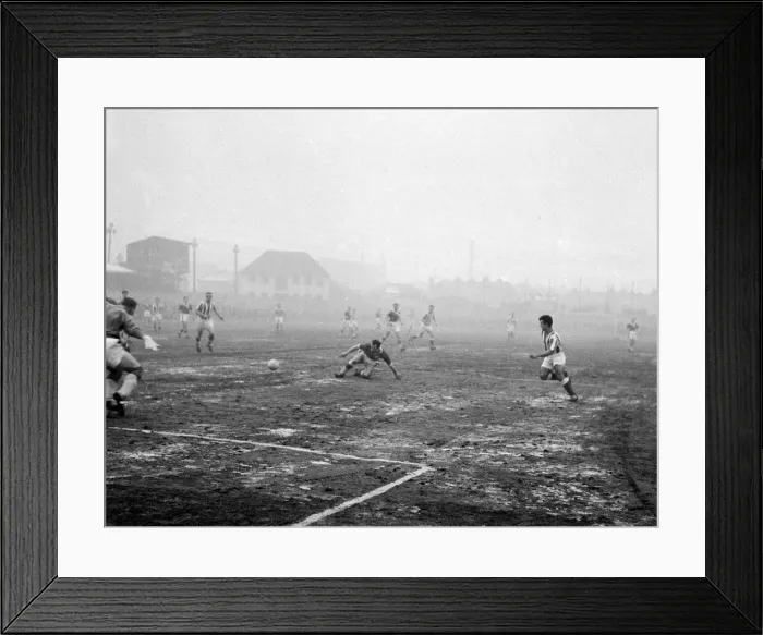 Framed Print : FA Cup Fourth Round match at St Georges Lane. Worcester City 2 v Framed Print : FA Cup Fourth Round match at St Georges Lane. Worcester City 2 v