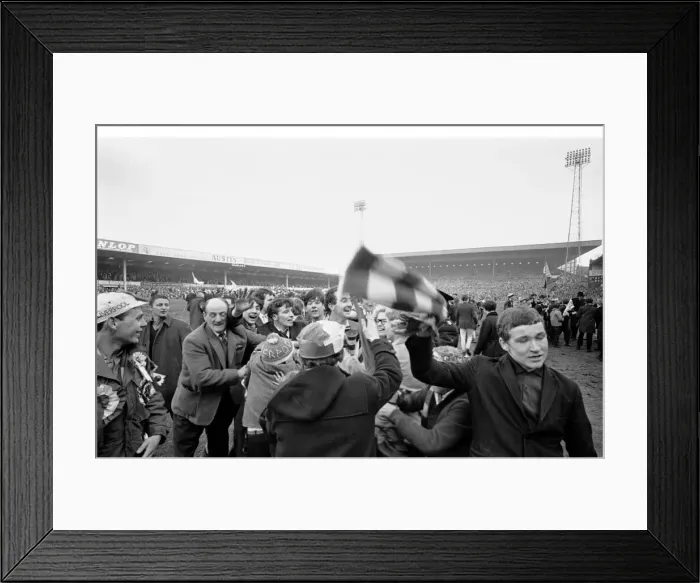 Framed Print : FA Cup Semi Final match at Villa Park. Liverpool 2 v Chelsea 0 Framed Print : FA Cup Semi Final match at Villa Park. Liverpool 2 v Chelsea 0