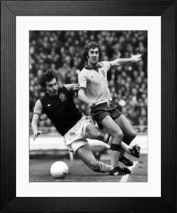 Framed Print : 1975 League Cup Final at Wembley Stadium. Aston Villa 1 v Norwich City 0 Framed Print : 1975 League Cup Final at Wembley Stadium. Aston Villa 1 v Norwich City 0
