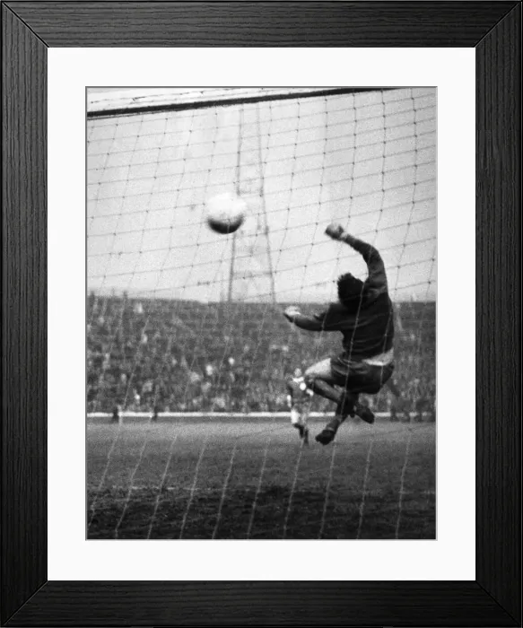Framed Print : Borussia Dortmund v. Liverpool, European Cup Winner Framed Print : Borussia Dortmund v. Liverpool, European Cup Winner