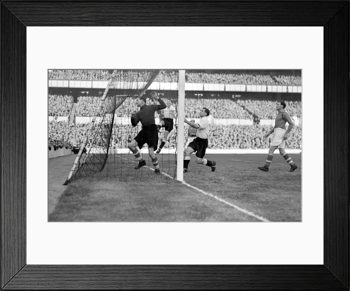 Framed Print : English League Division One match at White Hart Lane. Tottenham Hotspur 3 v Framed Print : English League Division One match at White Hart Lane. Tottenham Hotspur 3 v