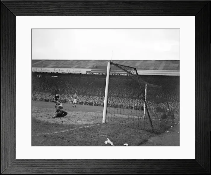 Framed Print : FA Cup Third Round match at Carrow Road. Norwich City 3 v Liverpool 1
