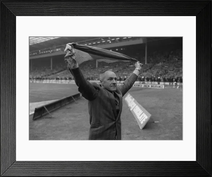 Framed Print : Bill Shankly Liverpool Manager in 1974 10  /  3  /  99 R74  /  2768 Wembley 4th May