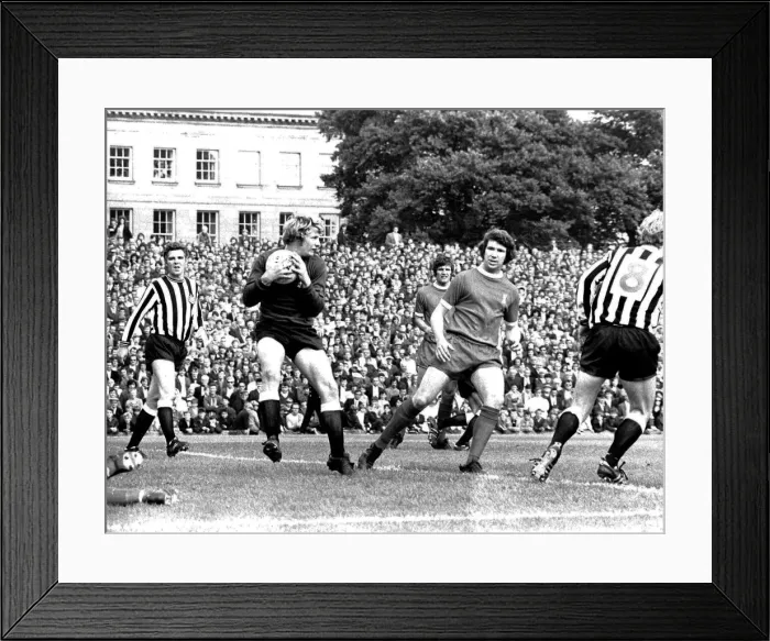 Framed Print : Newcastle United v Liverpool at St Jamess Park, 21 / 08 / 1971 Framed Print : Newcastle United v Liverpool at St Jamess Park, 21 / 08 / 1971