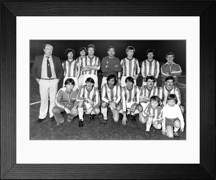 Framed Print : George Best poses with the rest of the team before the match begins. 7th March 1983 Framed Print : George Best poses with the rest of the team before the match begins. 7th March 1983