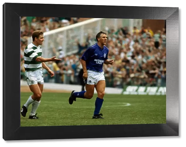 Celtic versus Rangers Mark McGhee extends hand to Graham Roberts August 1987