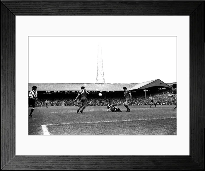 Framed Print : Newcastle United v Liverpool at St Jamess Park, 21 / 08 / 1971. Bob Moncur Framed Print : Newcastle United v Liverpool at St Jamess Park, 21 / 08 / 1971. Bob Moncur