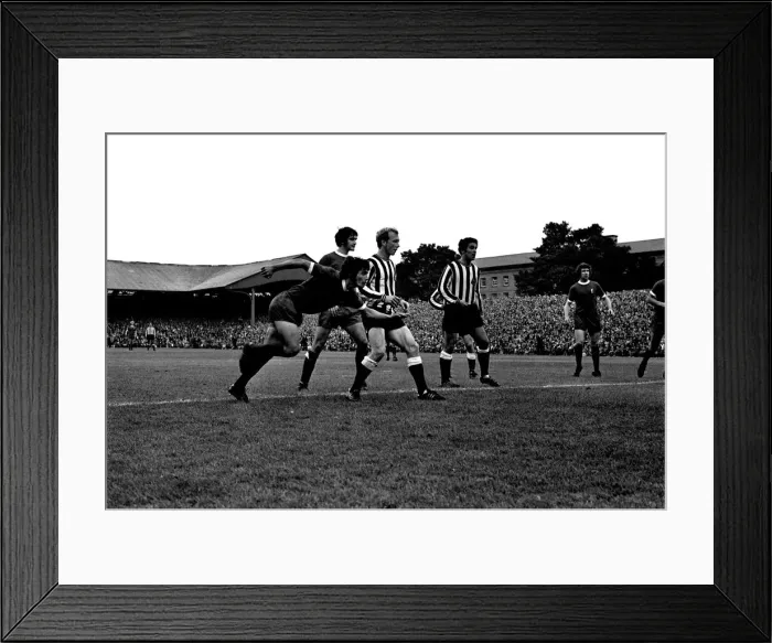 Framed Print : Newcastle United v Liverpool at St Jamess Park, 21 / 08 / 1971 Framed Print : Newcastle United v Liverpool at St Jamess Park, 21 / 08 / 1971
