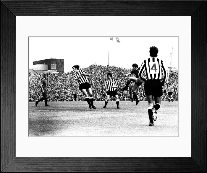 Framed Print : Newcastle United v Liverpool at St Jamess Park, 21 / 08 / 1971 Framed Print : Newcastle United v Liverpool at St Jamess Park, 21 / 08 / 1971