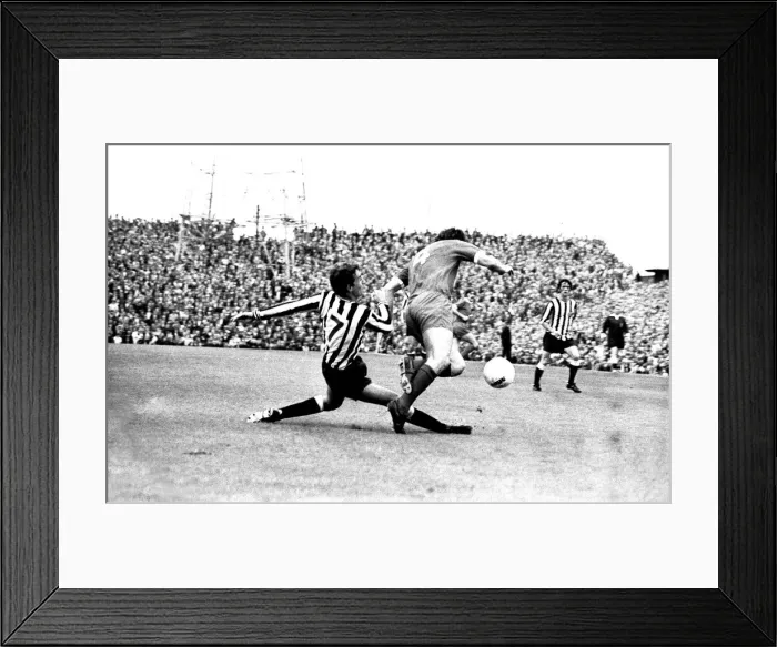 Framed Print : Newcastle United v Liverpool at St Jamess Park, 21  /  08  /  1971