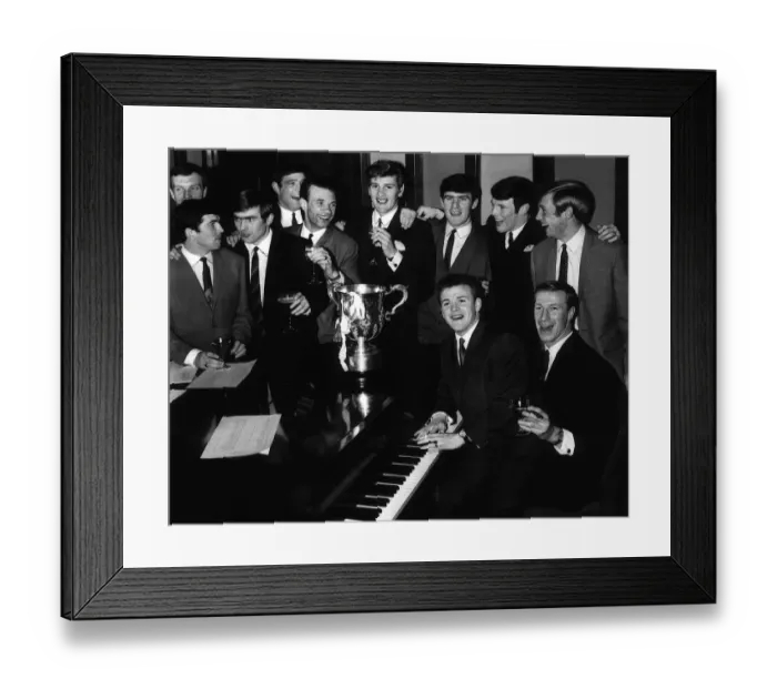 Framed Print : Leeds United Team celebrate their Wembley victory at the Royal Garden Hotel after Framed Print : Leeds United Team celebrate their Wembley victory at the Royal Garden Hotel after