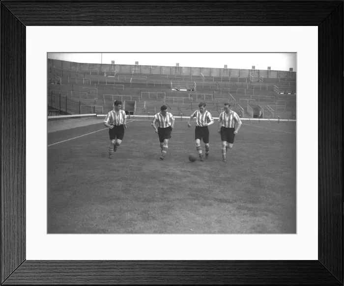 Framed Print : Sunderland FC footballers training at the start of the season 16th August 1952 *** Local