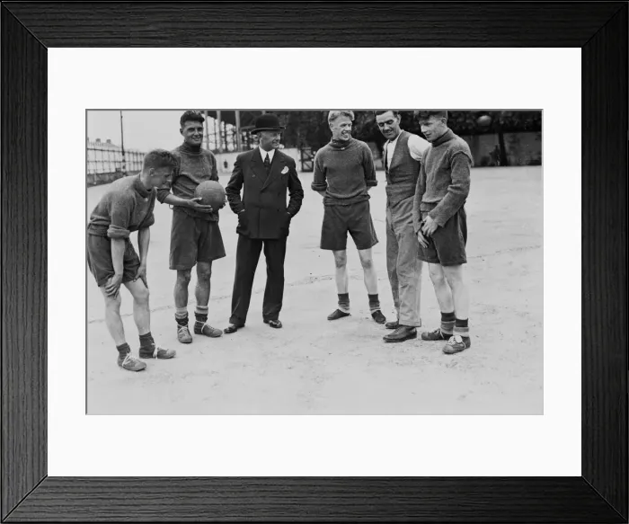 Framed Print : Queens Park Rangers players seen here outside the ground Framed Print : Queens Park Rangers players seen here outside the ground