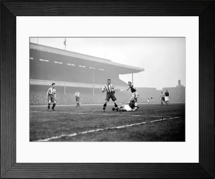 Framed Print : English league division one match match between Arsenal Framed Print : English league division one match match between Arsenal
