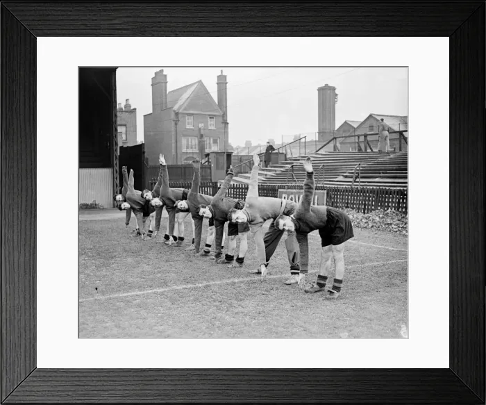 Framed Print : Queens Park Rangers footballers during physical training before their FA Cup tie with