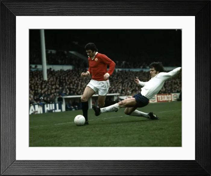 Framed Print : English League Division One match at White Hart lane Tottenham Hotspur 1 v Framed Print : English League Division One match at White Hart lane Tottenham Hotspur 1 v