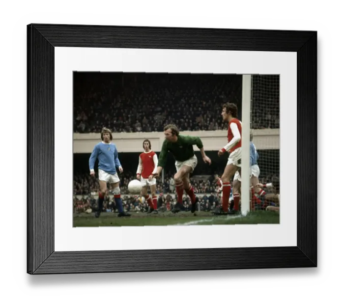 Framed Print : English League Division One match at Highbury Arsenal 2 v Manchester City 0 Framed Print : English League Division One match at Highbury Arsenal 2 v Manchester City 0