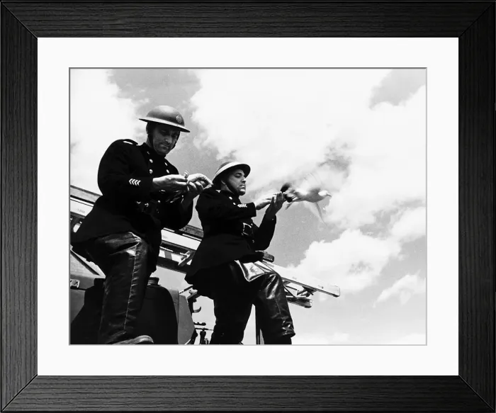 Framed Print : WW2 - London firemen using carrier pigeons Framed Print : WW2 - London firemen using carrier pigeons
