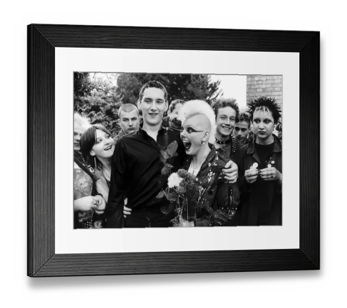 Framed Print : David Bancroft and Alison Wyn-de-Bank Punk Wedding 1980 with friends at their wedding Framed Print : David Bancroft and Alison Wyn-de-Bank Punk Wedding 1980 with friends at their wedding
