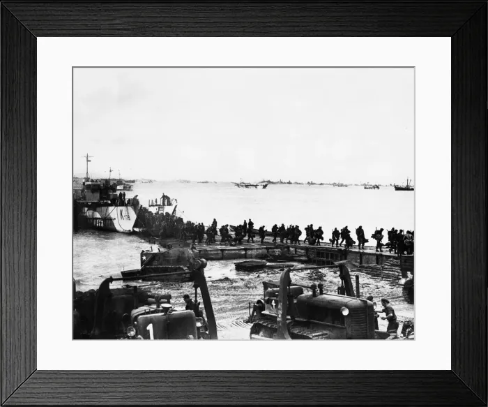 Framed Print : Allied troops landing on a beach in Normandy France 1944 6th June 1944