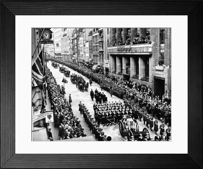 Framed Print : State Funeral of Winston Churchill WW2 British Prime Minister - the procession is going Framed Print : State Funeral of Winston Churchill WW2 British Prime Minister - the procession is going