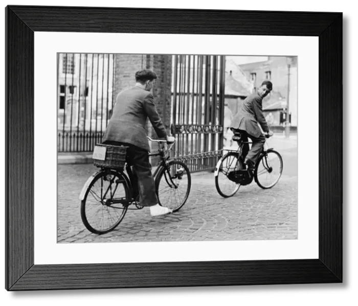 Framed Print : Bicycles Bikes Pushbikes May 1949 A Cambridge Student with his foot in badages Framed Print : Bicycles Bikes Pushbikes May 1949 A Cambridge Student with his foot in badages