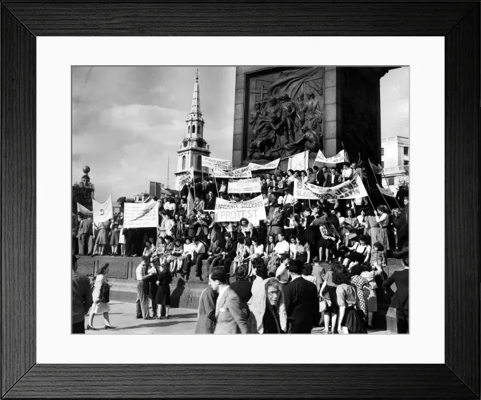 Framed Print : Jewish Demonstration in Trafalgar Square London July 1946 Pictured holding banners