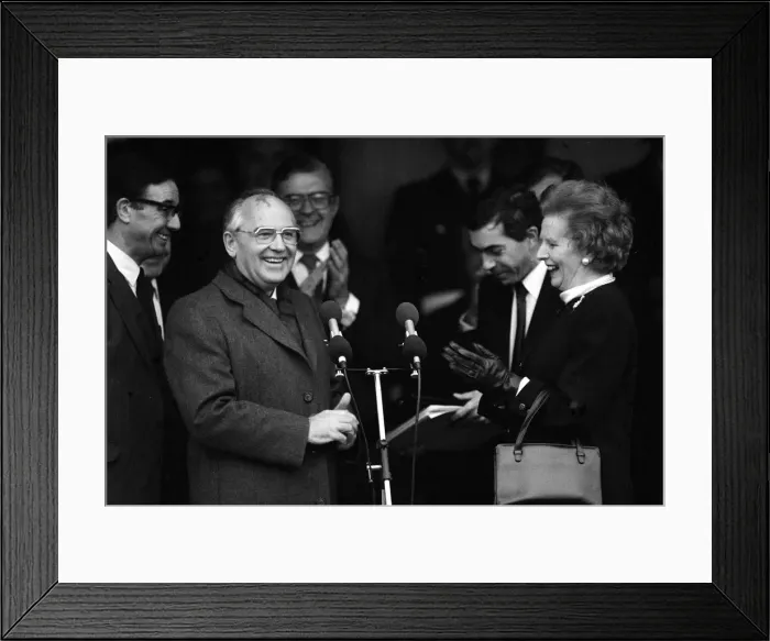 Framed Print : Margaret Thatcher meets President Mikhail Gorbachev at RAF base Brize Norton Dec 1987 Framed Print : Margaret Thatcher meets President Mikhail Gorbachev at RAF base Brize Norton Dec 1987