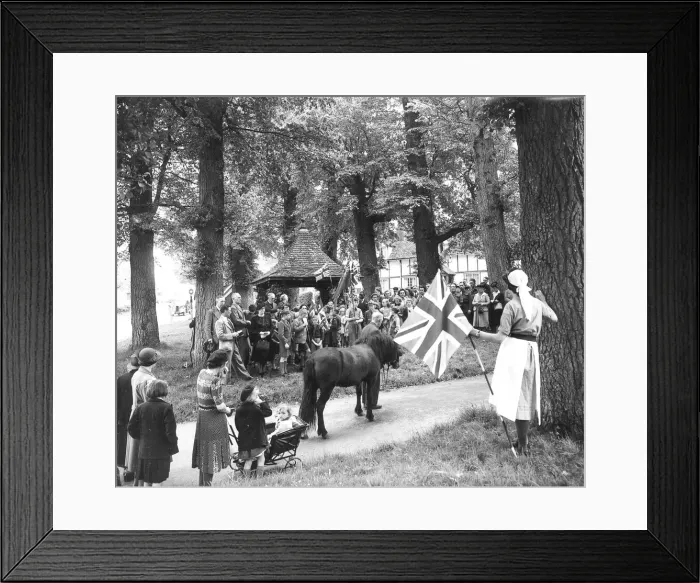 Framed Print : Celebrating VE Day on green of a Buckinghamshire village End of WW2 in Europe