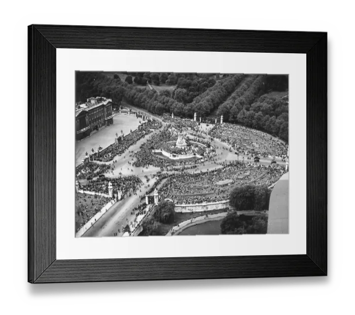 Framed Print : WW2 Aerial view of VE-Day victory celebrations outside Buckingham Palace London Framed Print : WW2 Aerial view of VE-Day victory celebrations outside Buckingham Palace London