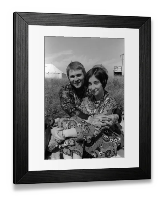 Framed Print : Love in a Woburn Abbey August 1967 Hippies Terry Evans and Rosemary Beddell