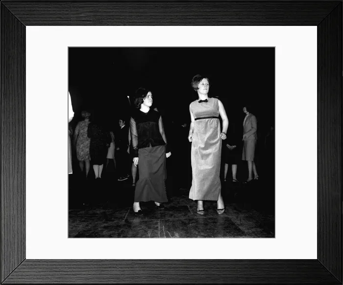 Framed Print : Mods Dancing at the Mod Ball'in Wembleys Empire Pool 1964