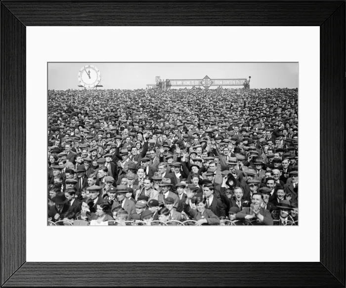 Framed Print : English league division one match match between Arsenal Framed Print : English league division one match match between Arsenal
