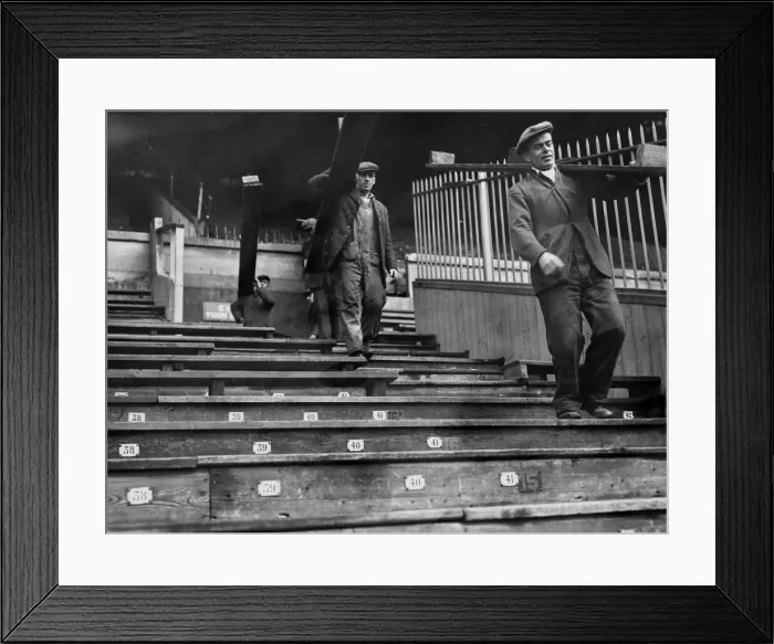 Framed Print : Preparations for the FA Cup Final between Manchester City Framed Print : Preparations for the FA Cup Final between Manchester City